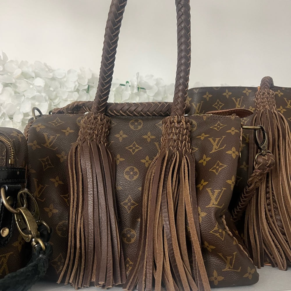 Luxury Brown Monogram Shoulder Bag - Picture 3 of 7